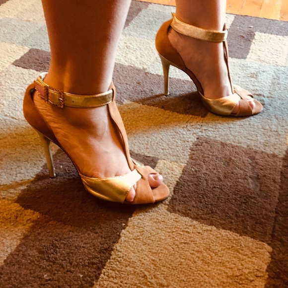 Betsey Johnson - Picture 3 of 6